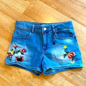 Girl’s shorts beautifully embroidered